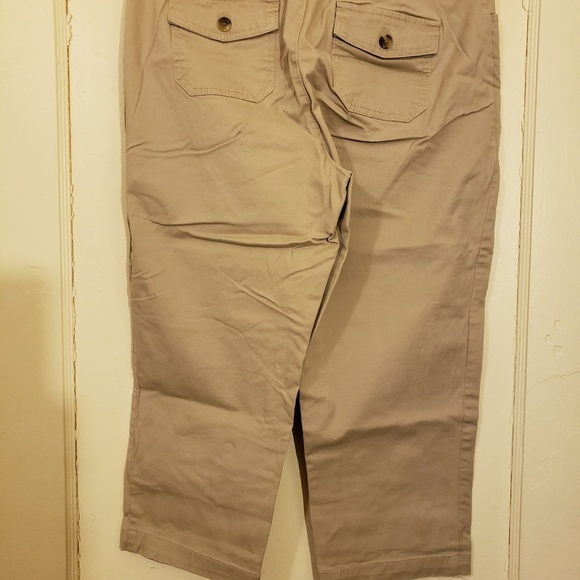 Khaki Capris - Picture 3 of 3